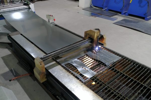 HIGH-TECH CNC CUTTING MACHINE